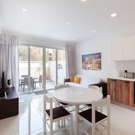 Comfy Apt With Terrace, 5 Mins To Sliema Ferries By 360 Estates グジラ エクステリア 写真