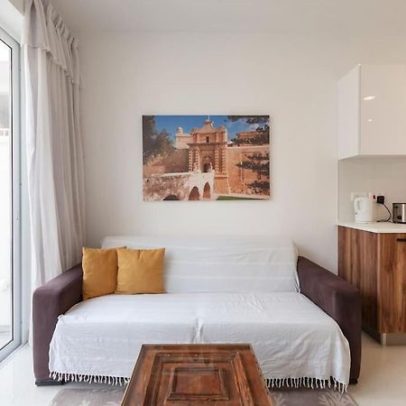 Comfy Apt With Terrace, 5 Mins To Sliema Ferries By 360 Estates グジラ エクステリア 写真