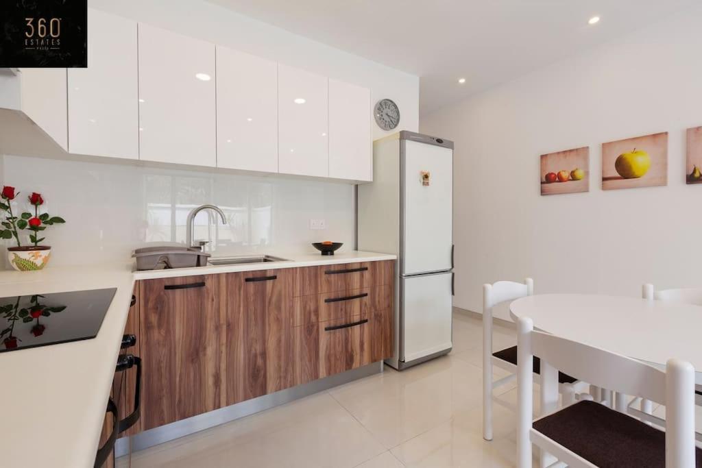 Comfy Apt With Terrace, 5 Mins To Sliema Ferries By 360 Estates グジラ エクステリア 写真