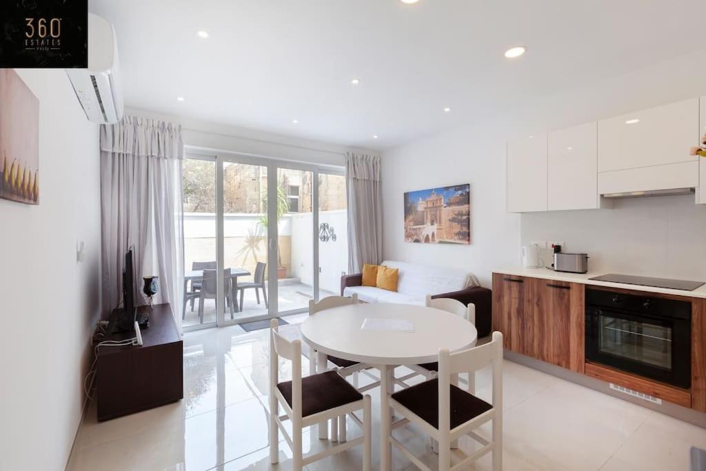 Comfy Apt With Terrace, 5 Mins To Sliema Ferries By 360 Estates グジラ エクステリア 写真