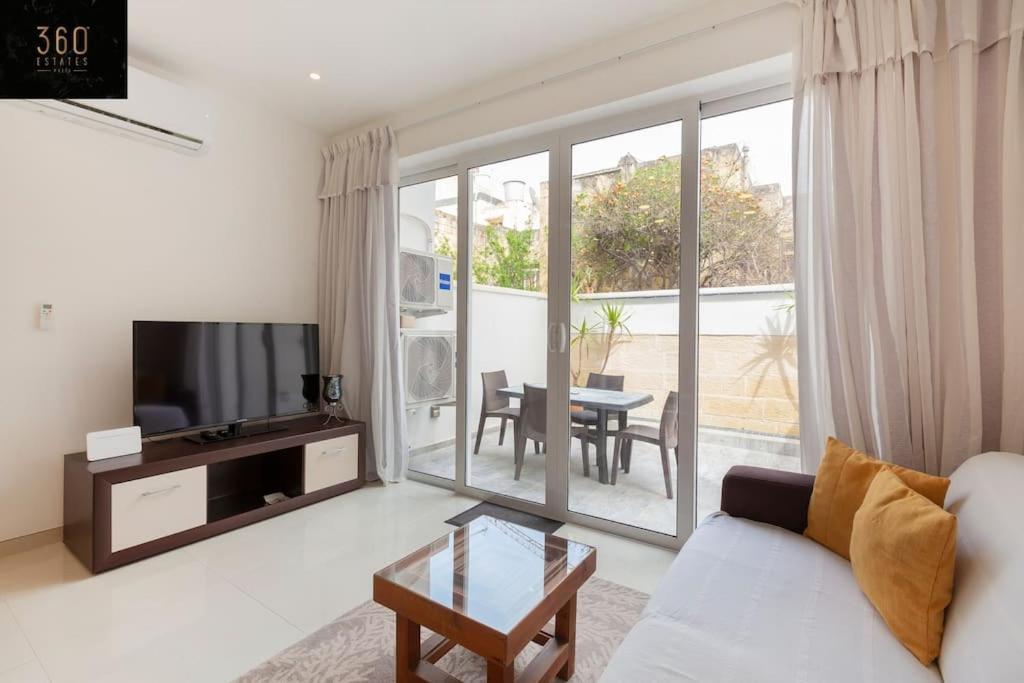 Comfy Apt With Terrace, 5 Mins To Sliema Ferries By 360 Estates グジラ エクステリア 写真