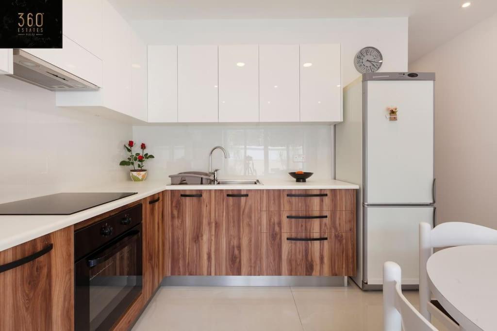 Comfy Apt With Terrace, 5 Mins To Sliema Ferries By 360 Estates グジラ エクステリア 写真