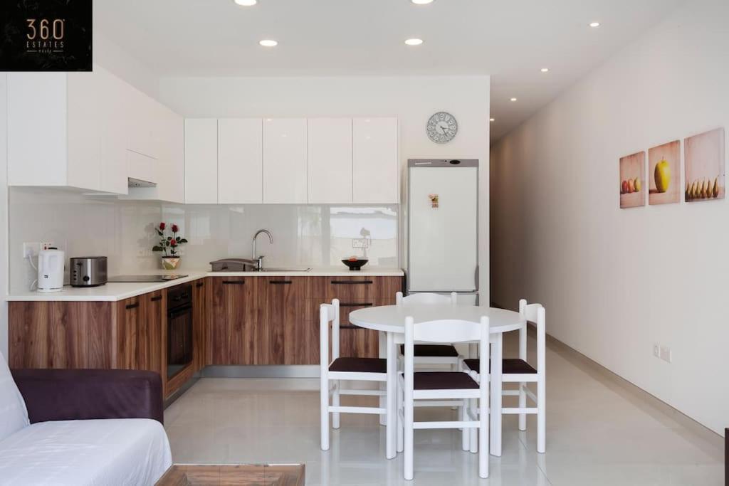 Comfy Apt With Terrace, 5 Mins To Sliema Ferries By 360 Estates グジラ エクステリア 写真