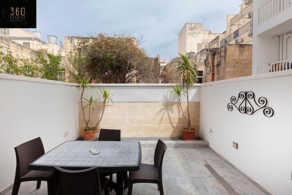Comfy Apt With Terrace, 5 Mins To Sliema Ferries By 360 Estates グジラ エクステリア 写真